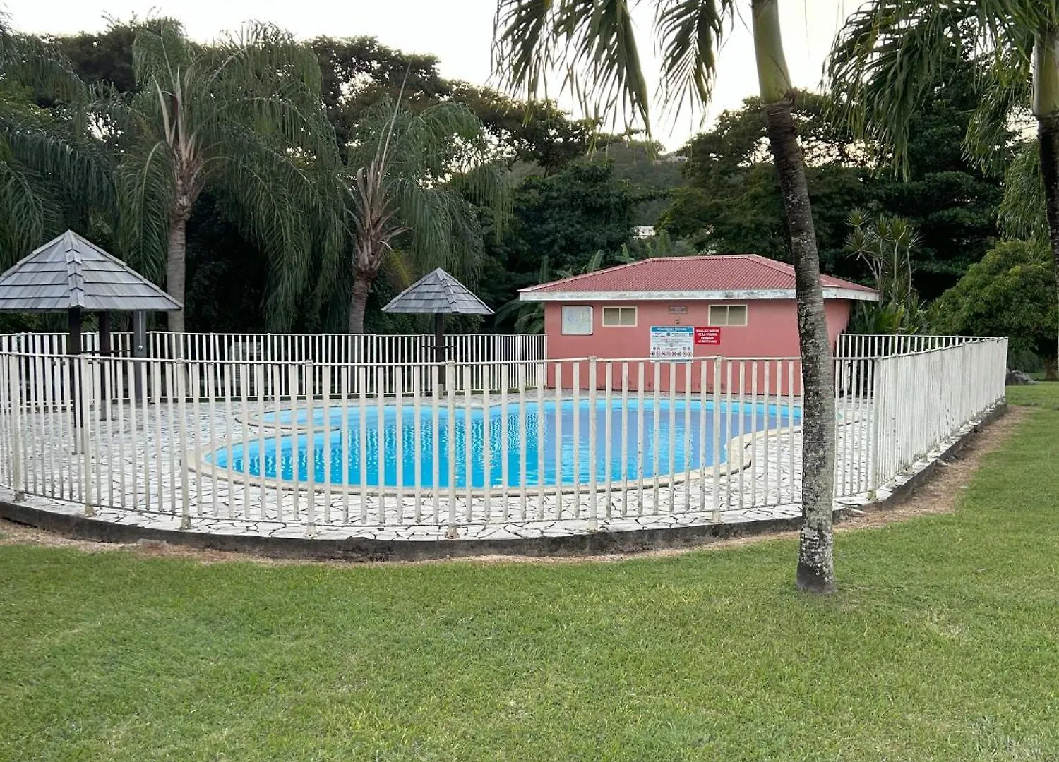 kontakty Oasis De L \'Anse Parking Prive Et Piscine